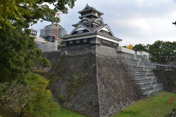 震災から復興中の熊本城　宇土城と足場の組まれた天守
