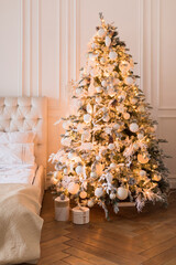 Christmas decoration in the house - 669130325