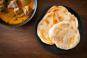 Chicken curry soup with roti