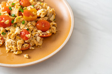 stir-fried tomatoes with egg on plate
