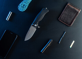 Knifeman's set. Knife and everyday items. Knife, flashlight and wallet. EDC Set. Flat lay. - obrazy, fototapety, plakaty