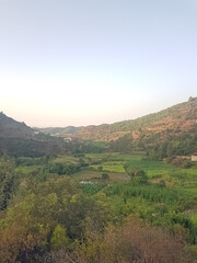 Obraz premium Lush Mountain Landscape with Acres of Greenery
