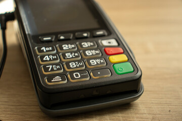 Obraz premium Close-up view of a banking payment terminal and keyboard concept