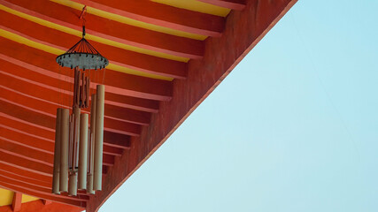 Handicrafts, wind chimes are made from bamboo and then hung to make a sound when exposed to the wind, used as outdoor decorations