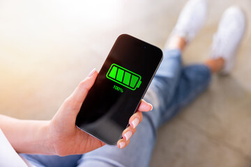 Fully charged mobile phone, full battery icon