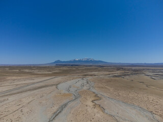Fototapeta na wymiar Utah, USA, high angle view of arid landscapes and an isolated snowcapped mountain range