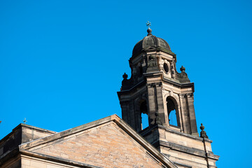 Fototapeta na wymiar Edinburgh a majestic clock tower overlooking the city skyline