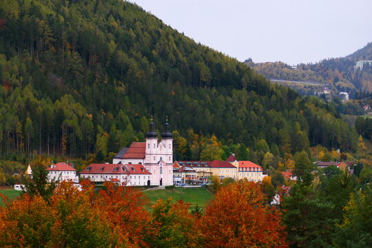 Wallfahrtskirche Maria Schutz im Herbst