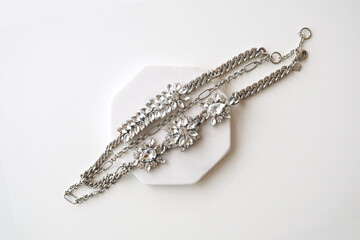 シルバーネックレス｜beautiful silver jewellery on white marble stone