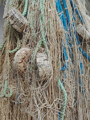 Splątana sieć rybacka - eksponat w muzeum Gellala na Dżerbie, Tunezja.  - obrazy, fototapety, plakaty