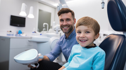 Obraz premium Smiling dentist and a small child at a dental clinic appointment
