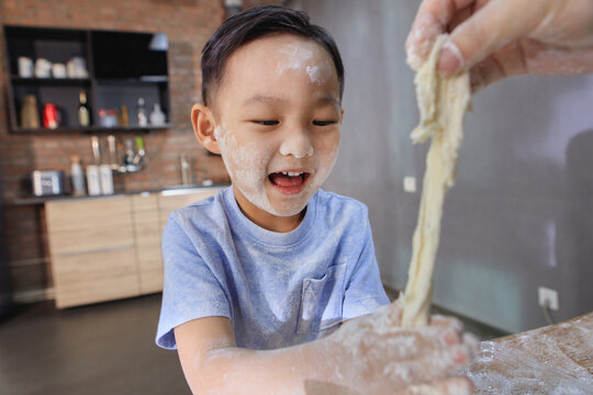 The little boy who mixed noodles