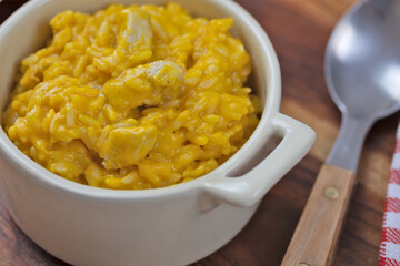 risotto de poulet au potiron, en gros plan