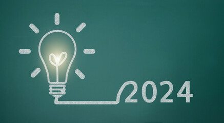 2024 light bulb on the blackboard - obrazy, fototapety, plakaty