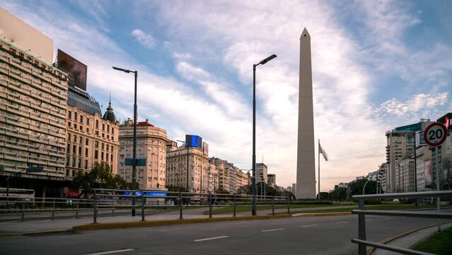Time lapse of the obelix and Avenue in the morning