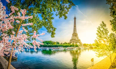 Rolgordijnen Paris Eiffel Tower and river Seine with sunrise sun in Paris, France. Eiffel Tower is one of the most iconic landmarks of Paris, panorama with sunshine © neirfy