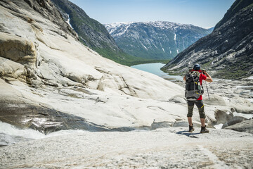 Obraz premium Hiking Tourist in Norwegian Glacial Landscape
