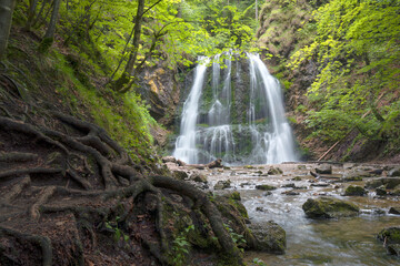 Fototapeta na wymiar Wasserfall im Wald, Josefsthaler Wasserfälle, Schliersee, Bayern, Deutschland