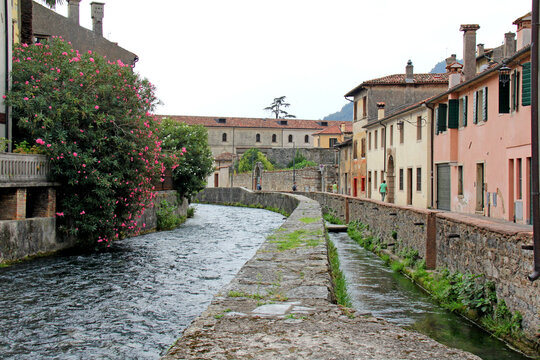 Vittorio Veneto (Treviso); il borgo antico di Serravalle lungo il Fiume Meschio