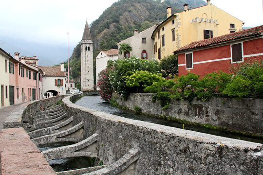 Vittorio Veneto (Treviso); il borgo antico di Serravalle lungo il Fiume Meschio
