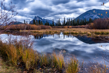 Fototapeta premium Beautiful reflection in Vermilion Lake in the Banff National Park, Canada in autumn