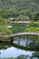 晩夏の栗林公園の庭