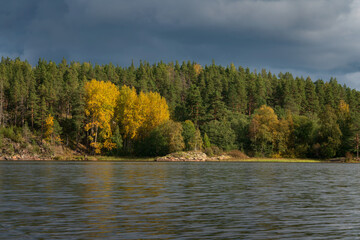 Fototapeta na wymiar Lake Ladoga near the village Lumivaara on a sunny autumn day, Ladoga skerries, Lakhdenpokhya, Republic of Karelia, Russia
