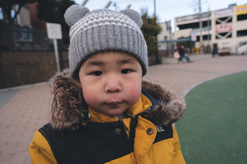 公園で遊ぶ子供