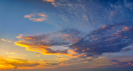 Naklejka na ściany i meble Beautiful sunset sky clouds background
