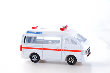 出動する救急車