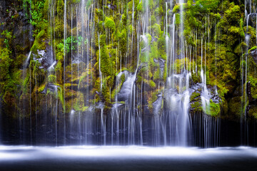 Incredible Green / Mossy Hidden Waterfall in California
