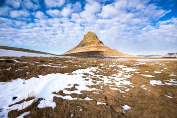 Crédence de cuisine en verre imprimé Kirkjufell Kirkjufell Mountain in Iceland with Fluffy Winter Clouds
