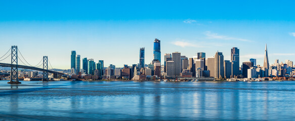 Obraz premium San Francisco Skyline / Cityscape on Blue Sky Day