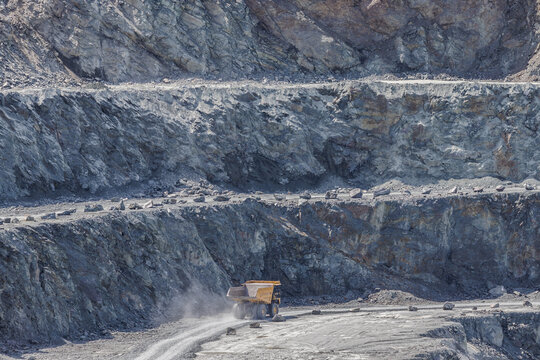 Mine Gold Abbau Steinbruch terrassen