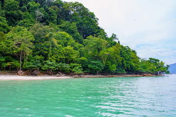 Fototapeta na wymiar Koh Khlum island near Koh Chang, Thailand