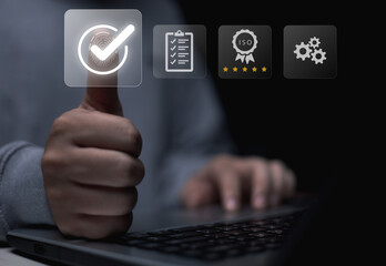 Mixed photo graphic of man showing thumbs up on laptop and quality assurance icon, quality assessment concept Online electronic guarantee - obrazy, fototapety, plakaty