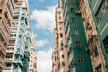Vintage apartment building in Hong Kong - obrazy, fototapety, plakaty