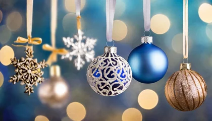Foto op Canvas Bolas de Navidad colgando con efecto de luces bokeh de fondo © Cebreros