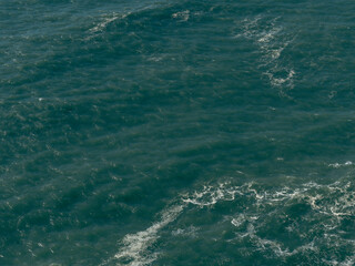 Fototapeta na wymiar waves on the ocean