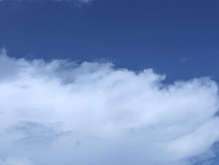 Obraz premium Blue sky and white clouds in summer