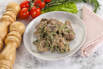 Fried turkey liver with herbs in cream sauce