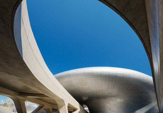 대한민국 서울 동대문구의 동대문디자인플라자 건물 외관.