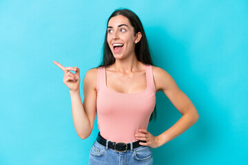 Fototapeta premium Young caucasian woman isolated on blue background intending to realizes the solution while lifting a finger up