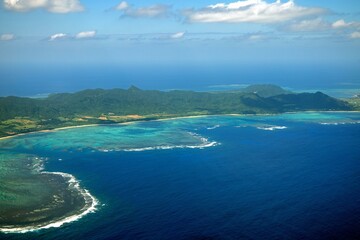 マングローブとサンゴ礁の島