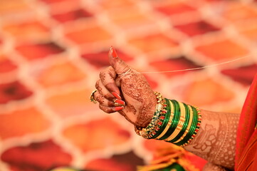 Finger of indian bride. white thread around finger. Kanyadaan ceremony. Hindu wedding ceremony and rituals. Indian Wedding. Marathi Wedding