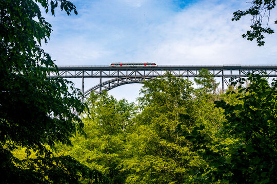 S7 mit LINT auf M&uuml;ngstener Br&uuml;cke