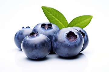 Obraz premium Sweet Blueberries: Fresh and Healthy Berries with White Background