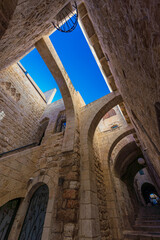 Picturesque alley with arches in the Jewish Quarter of the Jerusalem Old City - obrazy, fototapety, plakaty