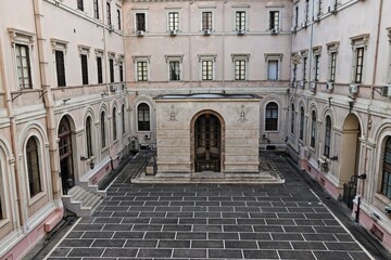 Fototapeta na wymiar Palazzo esercito a Roma