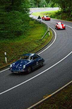 blauer Porsche 356 der 1950er und 1960er Jahre beim Bergrennen Würgau, Bamberg, Franken, Bayern, Deutschland, 06.09.2015	